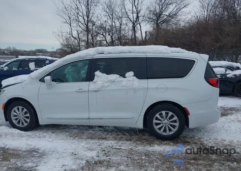 2018 Chrysler Pacifica Touring L z USA, uszkodzony, nr VIN 2C4RC1BG2JR233657